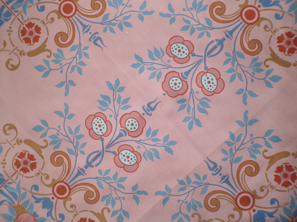 Quadratische Tischdecke,  Mitteldecke, 80x80cm, Motiv "Bauerngarten", Farbstellung "Hortensie" (Altrosa)