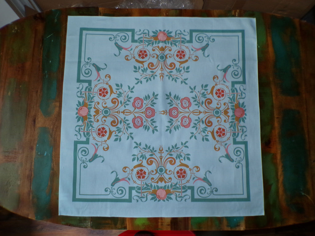 Quadratische Tischdecke,  Mitteldecke, 80x80cm, Motiv "Bauerngarten", Farbstellung "Gartenteich" (Hellblau)