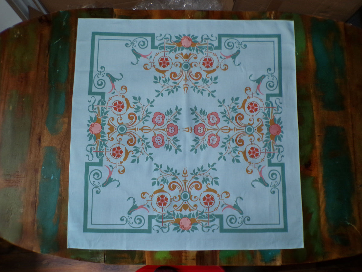 Quadratische Tischdecke,  Mitteldecke, 80x80cm, Motiv "Bauerngarten", Farbstellung "Gartenteich" (Hellblau)