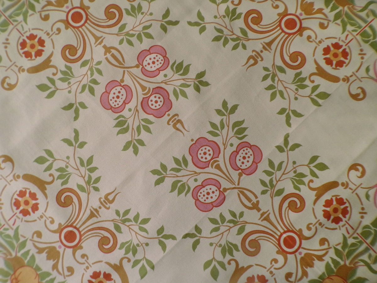 Quadratische Tischdecke,  Mitteldecke, 80x80cm, Motiv "Bauerngarten", Farbstellung "Frühlingszauber" (Vanillegelb)