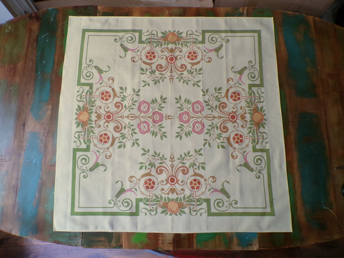 Quadratische Tischdecke,  Mitteldecke, 80x80cm, Motiv "Bauerngarten", Farbstellung "Frühlingszauber" (Vanillegelb)