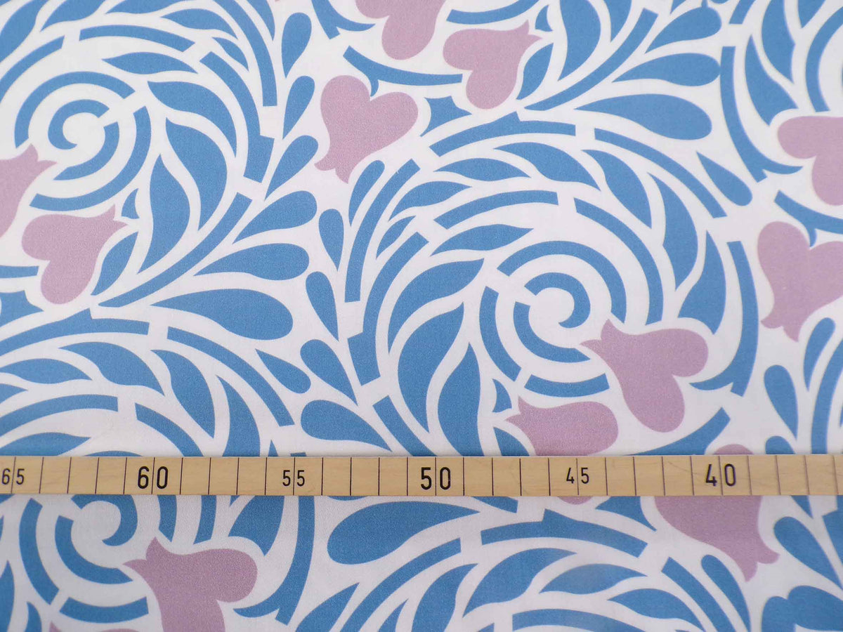 Mako-Satin, Meterware, Baumwolle,  Motiv "Rabenwiese", blau-Flieder, zwei Mustergrößen, Baumwollsatin, glänzend, für elegante Kleider, Hemden, Bettwäsche, Blusen,