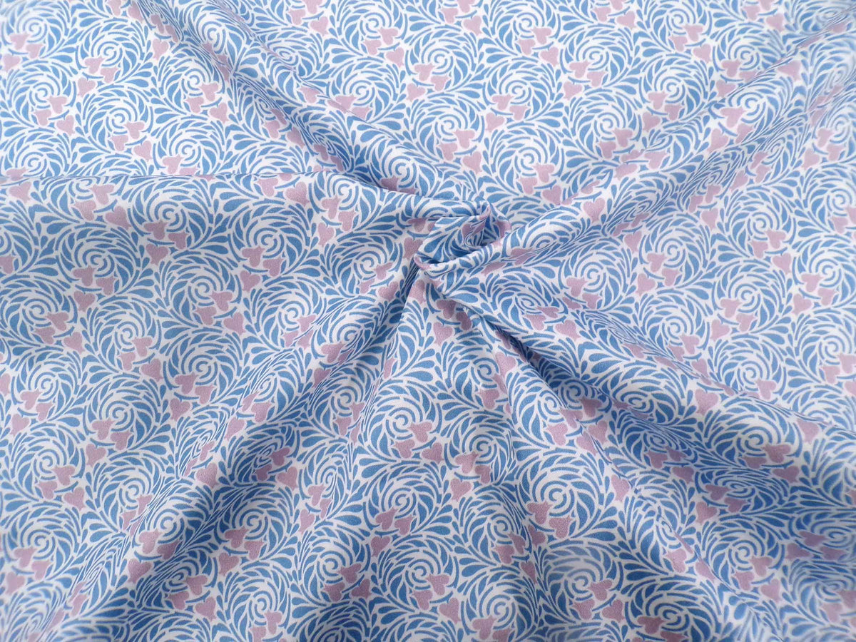 Mako-Satin, Meterware, Baumwolle,  Motiv "Rabenwiese", blau-Flieder, zwei Mustergrößen, Baumwollsatin, glänzend, für elegante Kleider, Hemden, Bettwäsche, Blusen,