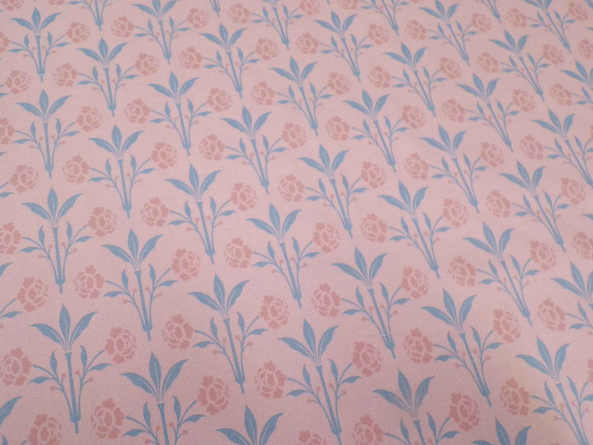 Makosatin, Meterware, Baumwollstoff, Motiv "Erker", Farbstellung "Hortensie" (Altrosa), Blumenmuster taubenblau/Altrosa, glänzend Baumwollsatin, Trachten, Dirndl, Bettwäsche, Kleider, viktorianisch