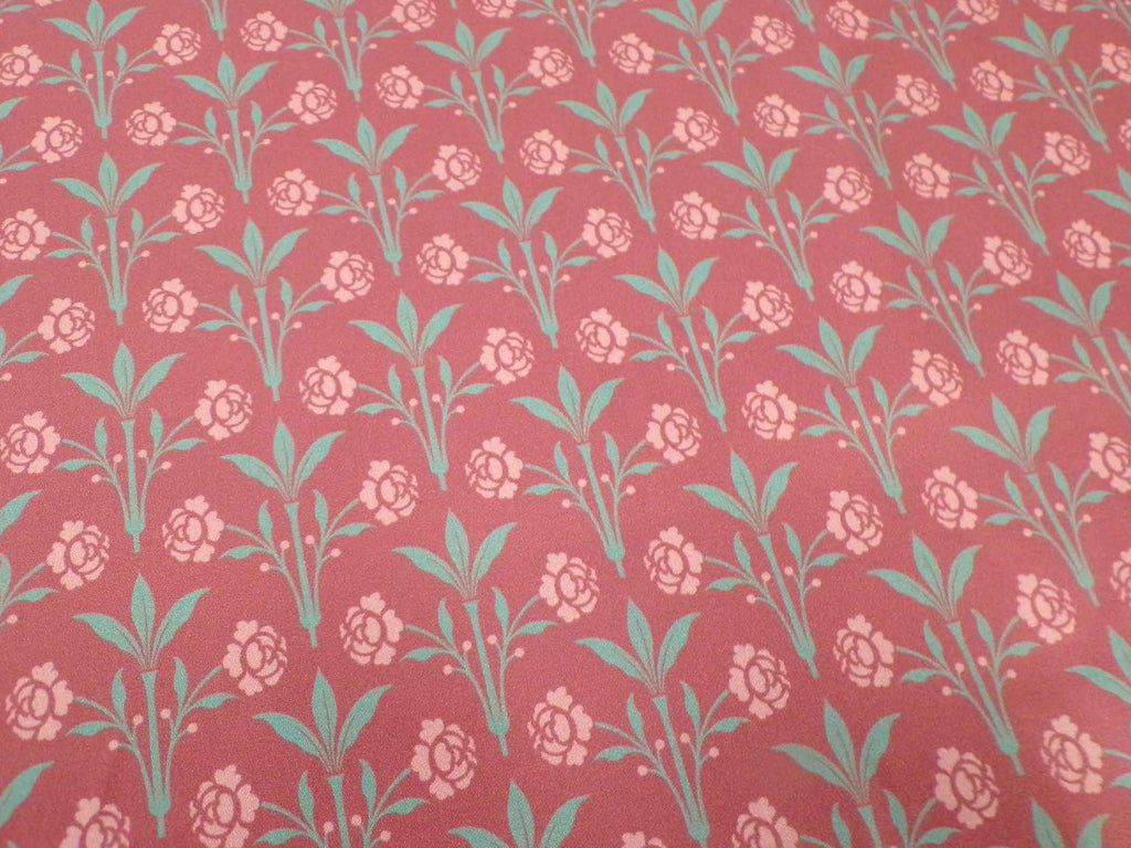 Makosatin, Meterware, Baumwollstoff, Motiv "Erker", Farbstellung "Granatapfel" (Weinrot), Blumenmuster türkis/altrosa, viktorianisch, Gründerzeit, glänzend Baumwollsatin, Trachten, Dirndl, Bettwäsche
