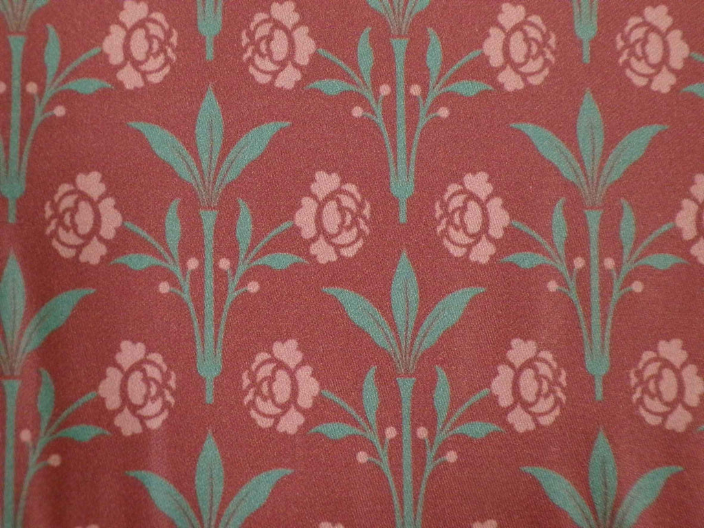 Makosatin, Meterware, Baumwollstoff, Motiv "Erker", Farbstellung "Granatapfel" (Weinrot), Blumenmuster türkis/altrosa, viktorianisch, Gründerzeit, glänzend Baumwollsatin, Trachten, Dirndl, Bettwäsche