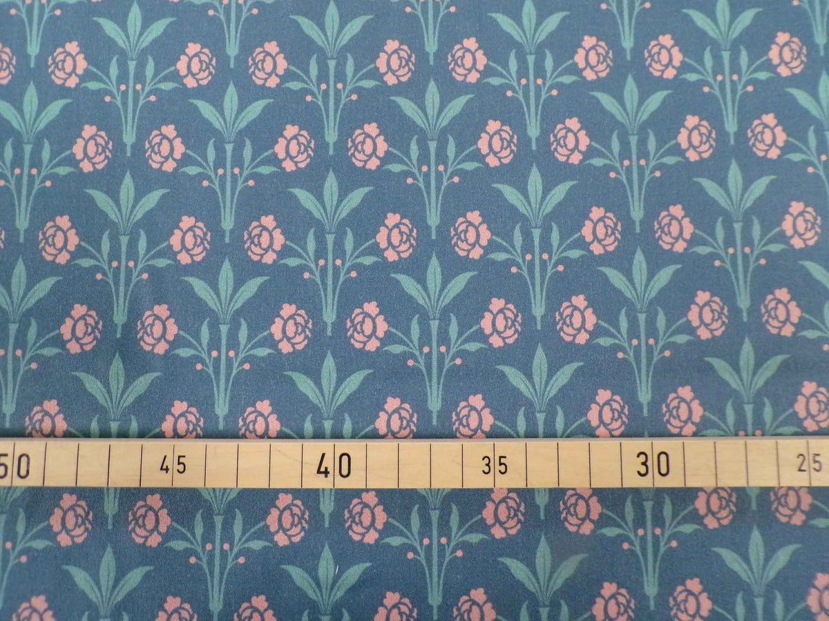 Makosatin, Meterware, Baumwollstoff, Motiv "Erker", Farbstellung "Sommernacht" (Dunkelblau), Blumenmuster türkis/altrosa, glänzend Bauwollsatin, Trachteh, Dirndl, Viktorianisch, Bettwäsche, Kleider