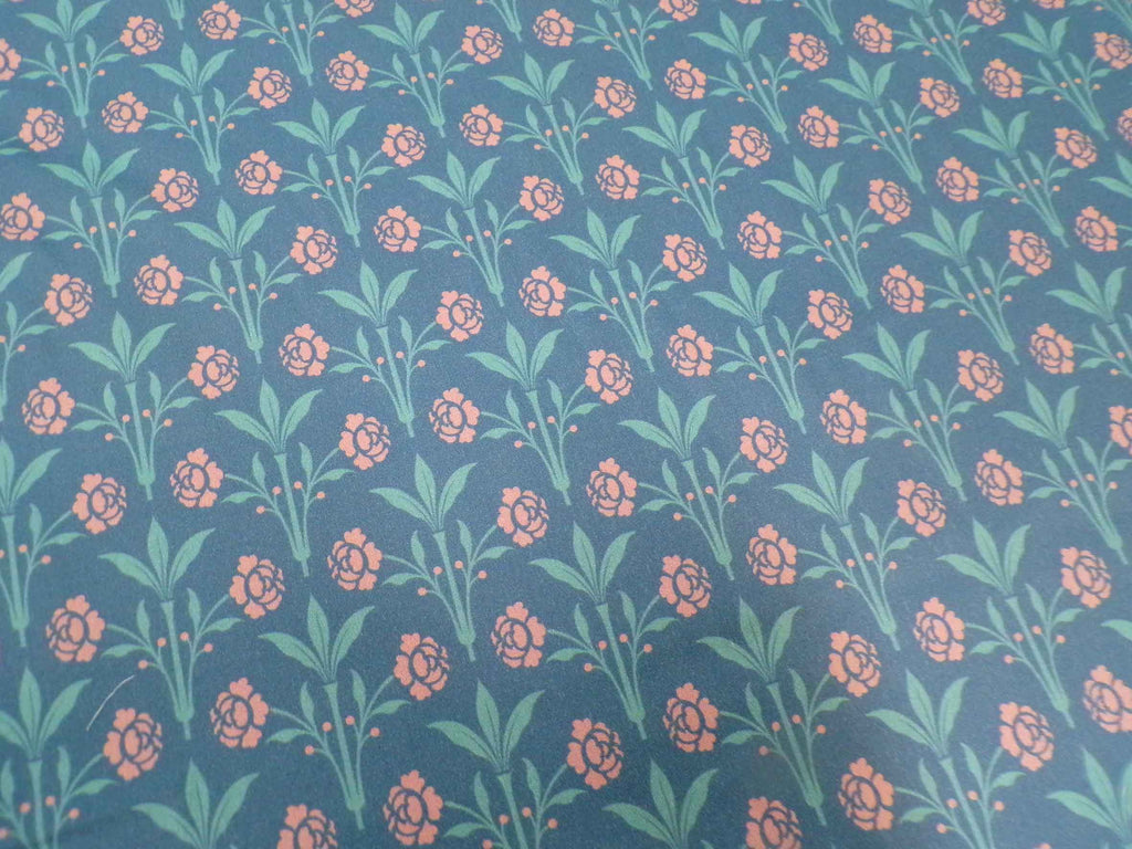 Makosatin, Meterware, Baumwollstoff, Motiv "Erker", Farbstellung "Sommernacht" (Dunkelblau), Blumenmuster türkis/altrosa, glänzend Bauwollsatin, Trachteh, Dirndl, Viktorianisch, Bettwäsche, Kleider
