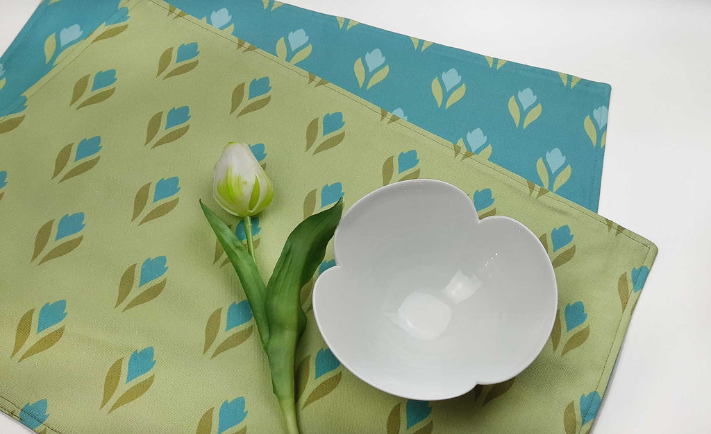Tischset/Platzset, 50 x 35cm, zum Wenden, Krokusmotiv, Wasserblau-/Grüntöne
