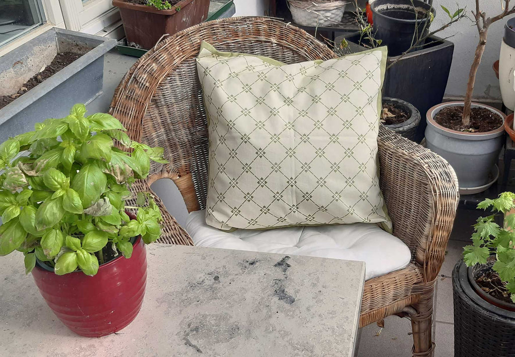 Cushion cover, 50 x 50cm, "Bauerngarten" design, "Frühlingszauber" colorway (vanilla yellow)