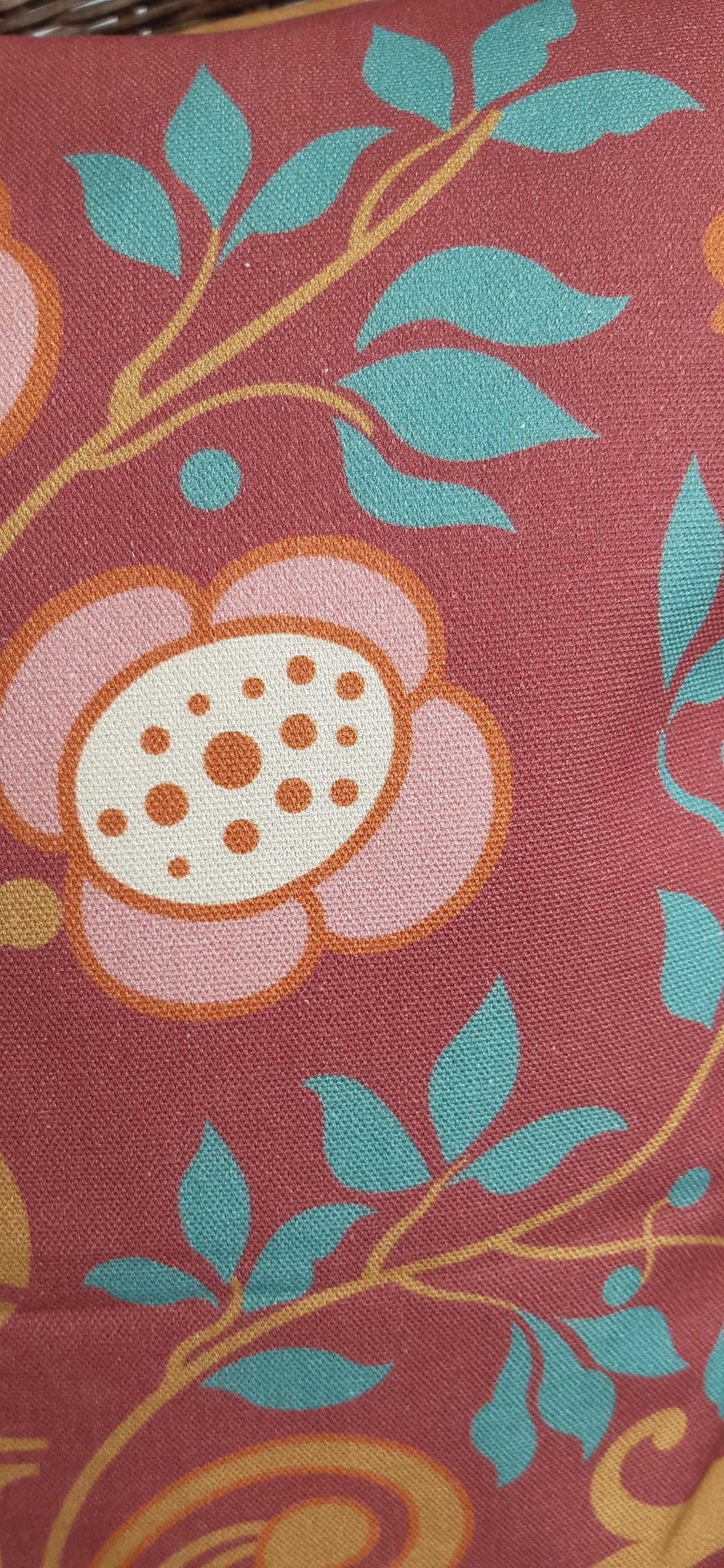 Cushion cover, 50 x 50cm, "Bauerngarten" design, "Granatapfel" (Wine Red) colorway