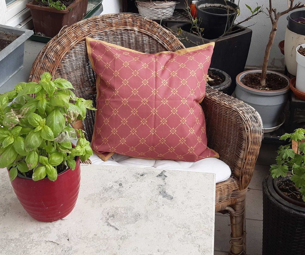 Cushion cover, 50 x 50cm, "Bauerngarten" design, "Granatapfel" (Wine Red) colorway