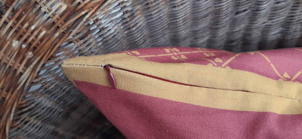 Cushion cover, 50 x 50cm, "Bauerngarten" design, "Granatapfel" (Wine Red) colorway