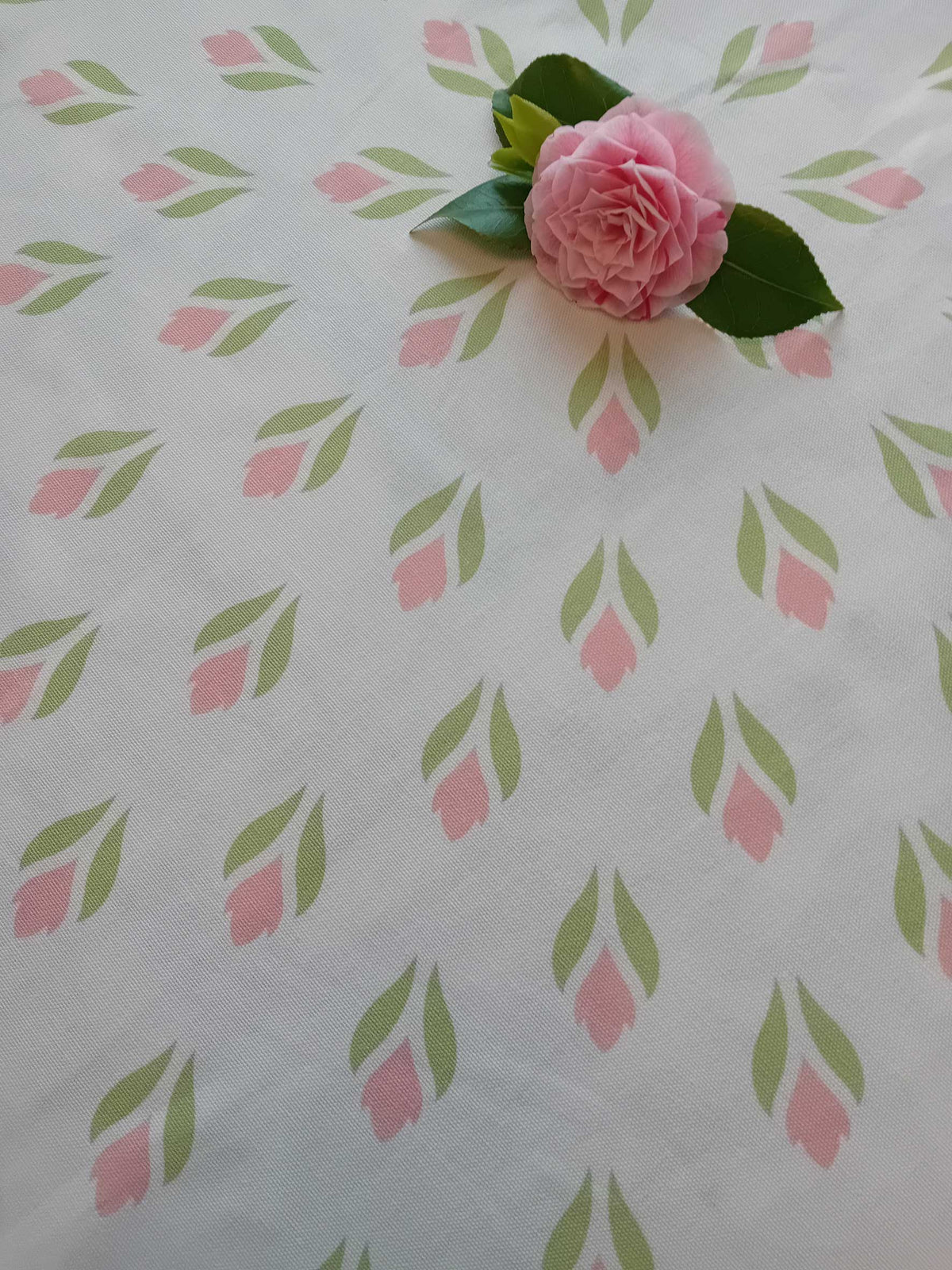 Round tablecloth, white/pink, crocus design, Easter, spring pattern, cotton
