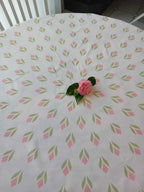 Runde Tischdecke, weiß/rosa, Krokusmotiv, Ostern, Frühlingsmuster, Baumwolle
