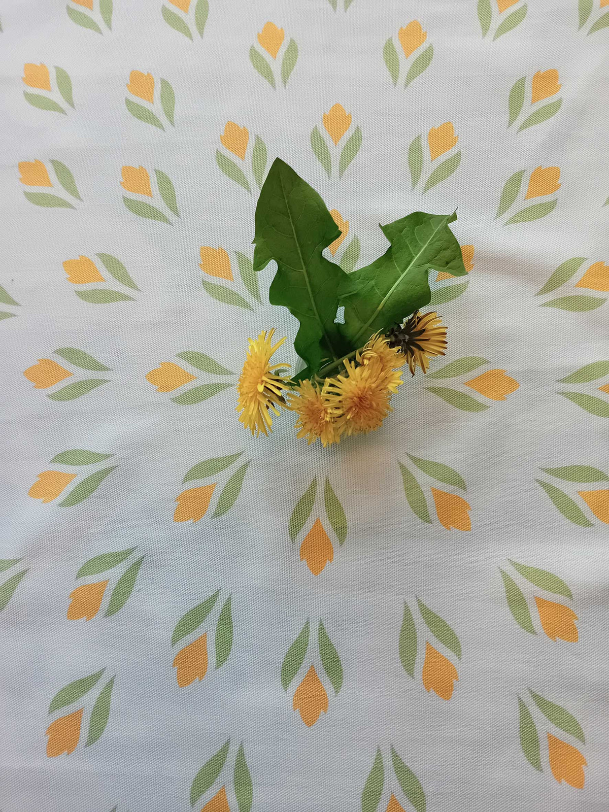 Round tablecloth, white/yellow, crocus motif, Easter, spring pattern, cotton