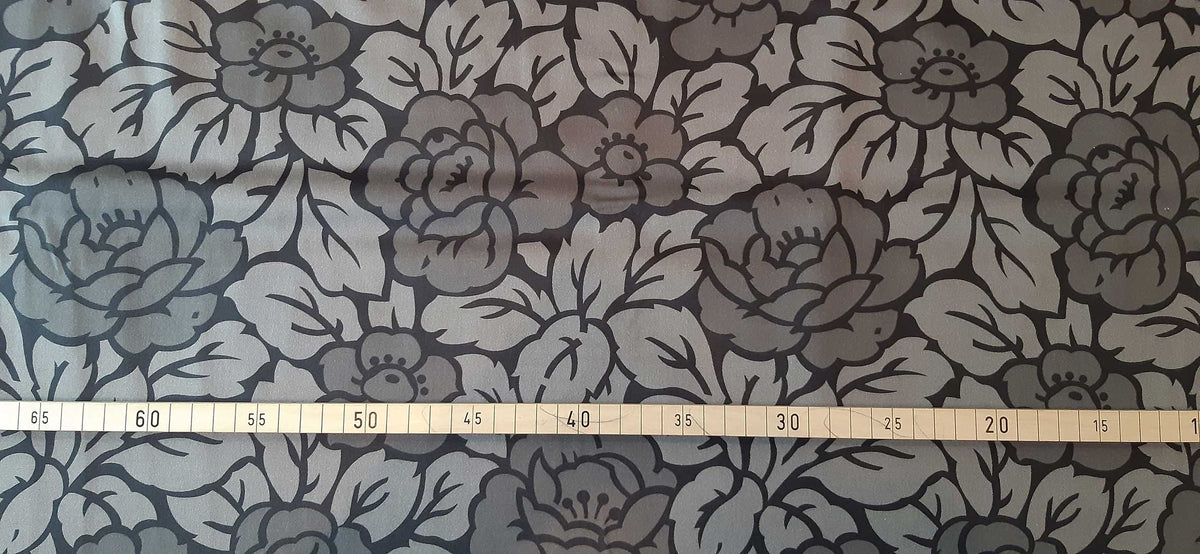 Mako-Satin, Meterware, Baumwolle,  Rosen,  schwarz-grau, dunkle Rosen, zwei Mustergrößen, glänzend, Baumwollsatin, Gothic, Bettwäsche, Kleider, Blusen, Trachten