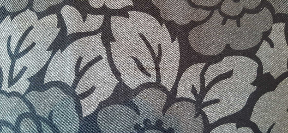 Mako-Satin, Meterware, Baumwolle,  Rosen,  schwarz-grau, dunkle Rosen, zwei Mustergrößen, glänzend, Baumwollsatin, Gothic, Bettwäsche, Kleider, Blusen, Trachten