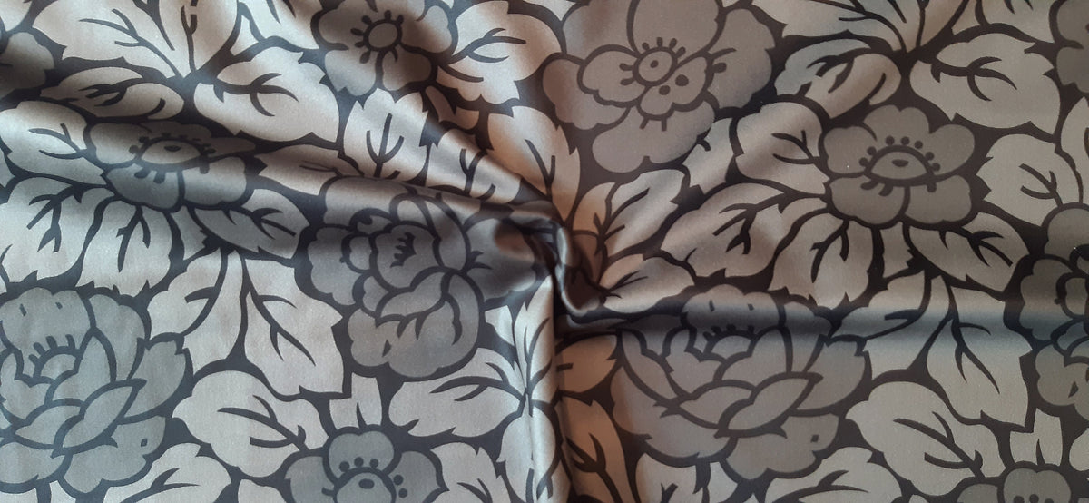 Mako-Satin, Meterware, Baumwolle,  Rosen,  schwarz-grau, dunkle Rosen, zwei Mustergrößen, glänzend, Baumwollsatin, Gothic, Bettwäsche, Kleider, Blusen, Trachten