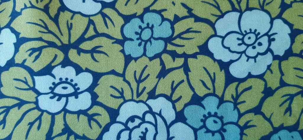 Mako-Satin, Meterware, Baumwolle,  Motiv "Rosen" zweifarbige wasserblaue Blüten, zwei Mustergrößen, türkis-grün-aqua-navy, Muster, Baumwollsatin, glänzend, Bettwäsche, Kleider, Blusen, Hemd