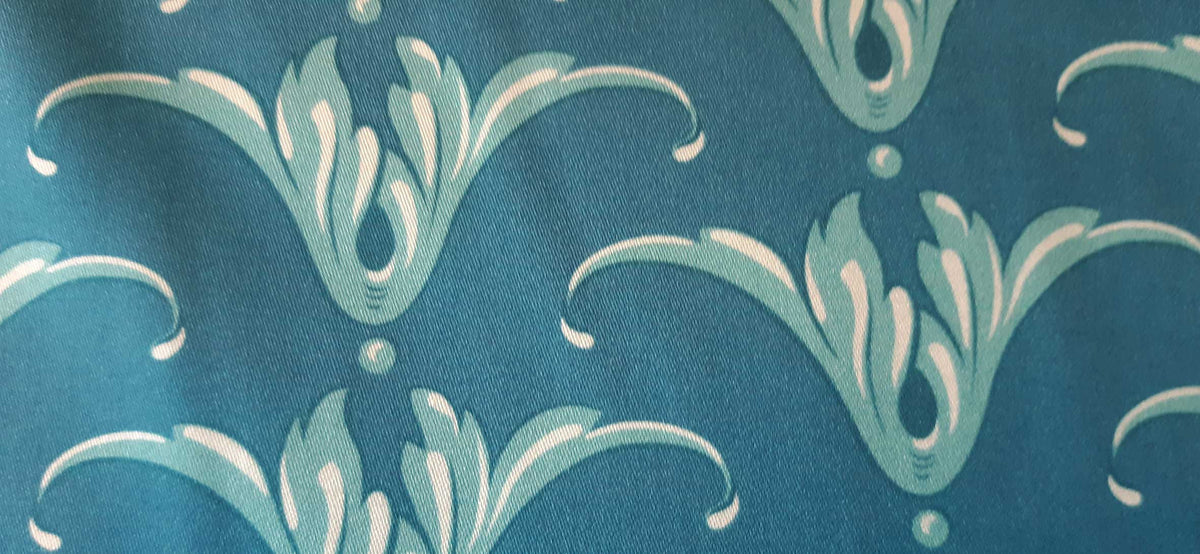 Mako-Satin, Meterware, Motiv Tulpe, Dunkelblau-wasserblau, glänzend, Baumwollsatin, navy blaugrün, für Bettwäsche, Trachten, Dirndl, Kleider