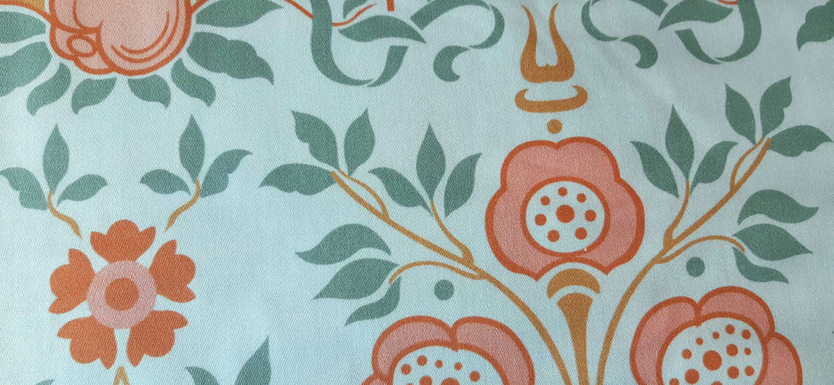 Mako-Satin, Meterware, Motiv Bauerngarten, Farbstellung "Gartenteich", hellblau, aqua, Blumenmuster, türkis, rosa, braun, glänzender Baumwollsatin, Bettwäsche, Trachten, Dirndl