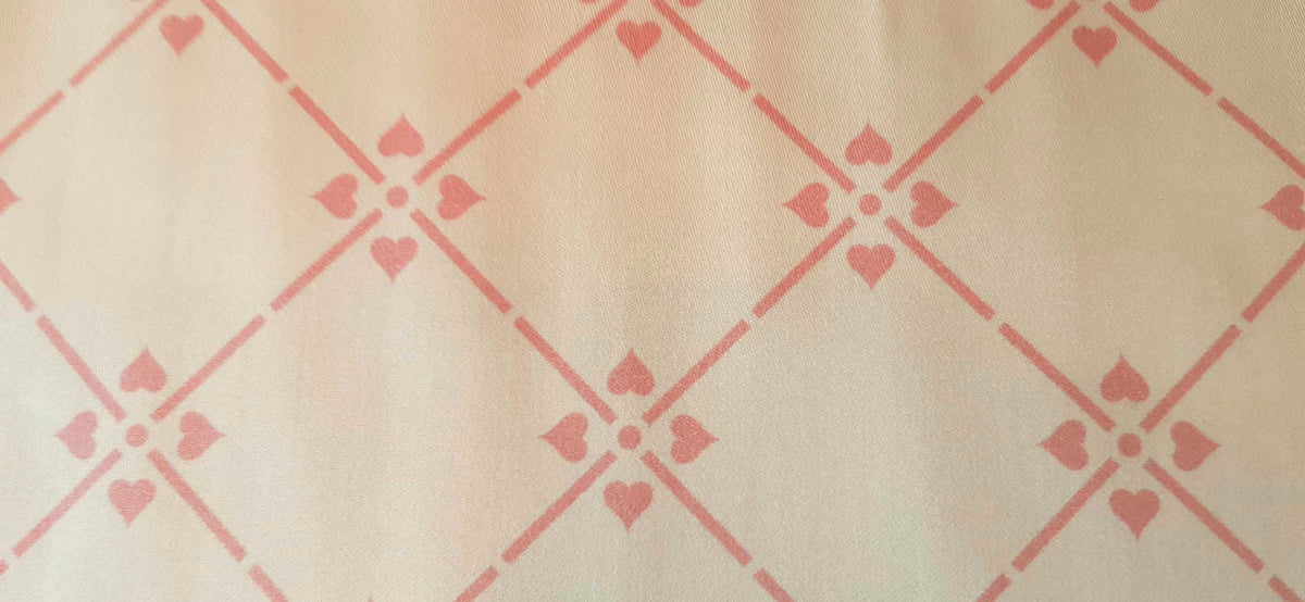 Mako-Satin, Meterware, Motiv Raute, Vanille-Altrosa, glänzend, Baumwollsatin, elegante Kleider, Bettwäsche, Trachten, Dirndl Kreuzblume, geometrisch hellgelb, rosa