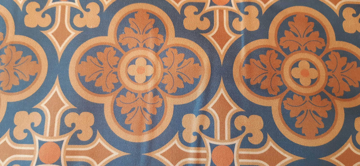 Mako-Satin, Meterware, Baumwolle,  Muster "Herrenhaus" in der Farbstellung Allure dunkel, zwei Mustergrößen, geometrisch, navy-braun-sand, Fliesenmuster, für elegante Blusen, Hemden, Bettwäsche,