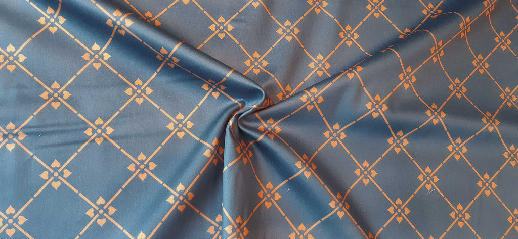 Mako-Satin, Meterware, Motiv Raute, Dunkelblau-Hellbraun, geometrisch, Kreuzblume, glänzender Baumwollsatin, für Trachten, Dirndl, Bettwäsche, Kleider