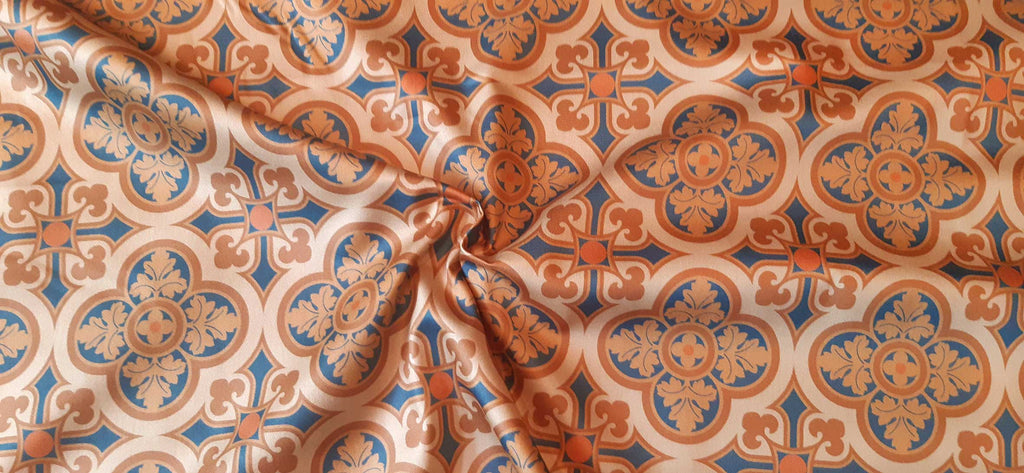 Mako-Satin, Meterware, Baumwolle,  Muster "Herrenhaus" in der Farbstellung Allure hell, zwei Mustergrößen, sand, braun, navy, geometrisch, Fliesenmuster, Hemden, Blusen, Bettwäsche