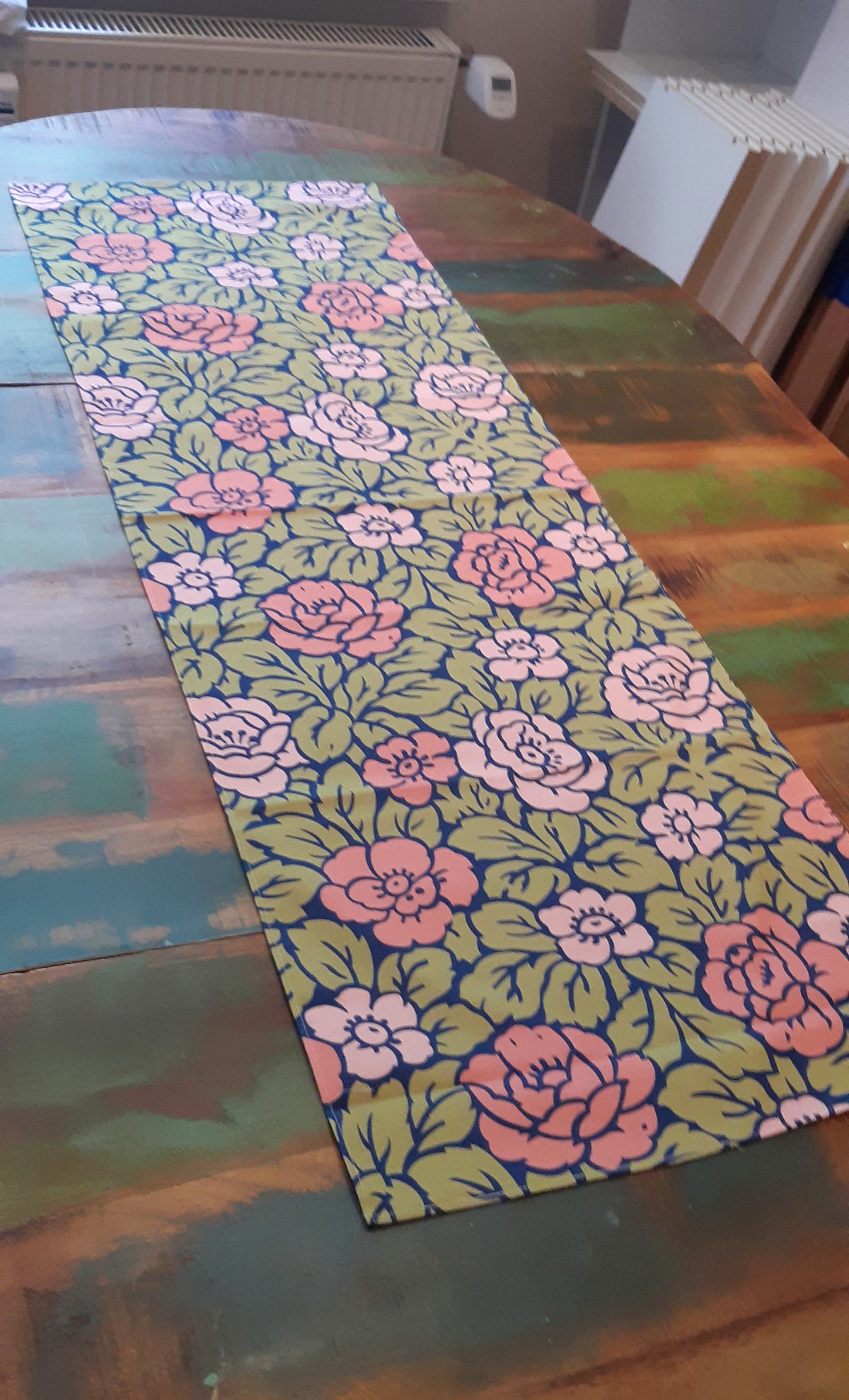 Tischläufer, 40cm breit, Baumwollstoff, Rosen, grün-rosa, zweifarbige Blüten, zwei Längen