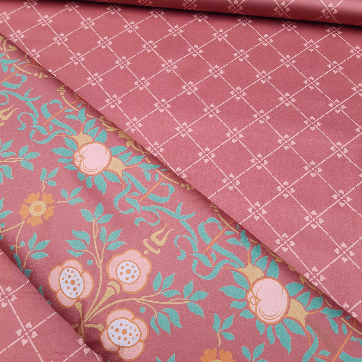 Makosatin, Meterware, Baumwollstoff, Motiv "Raute", Farbstellung Weinrot,  Gründerzeitliches/viktorianisches Muster, geometrisch, Blume, Trachten, Dirndl, glänzend Baumwollsatin Bettwäsche