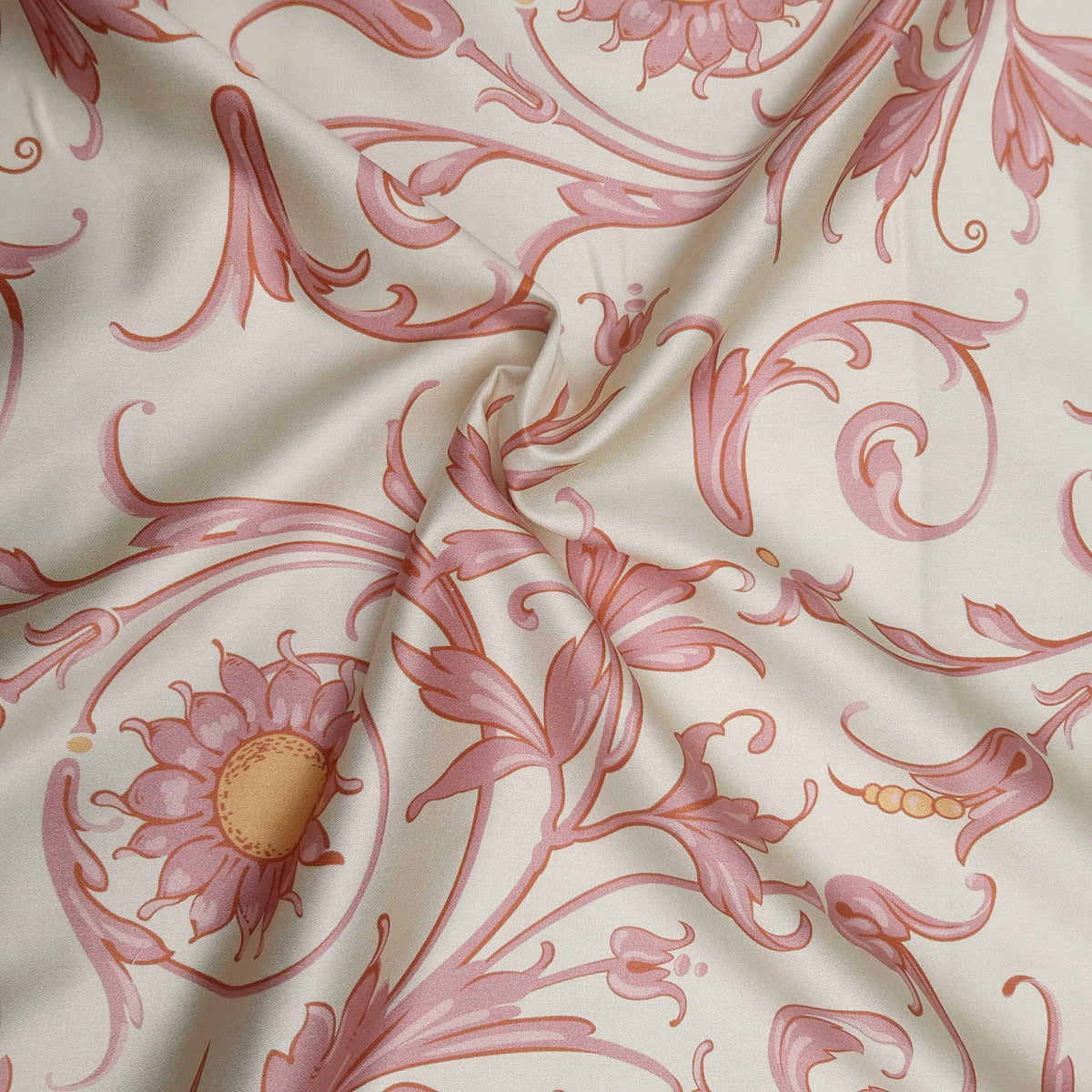 Mako-Satin, Meterware, Baumwolle,  Muster "Feldblume" in der Farbstellung "Barockgeflüster", Vanille-Altrosa-gelb, glänzender Baumwollsatin, Ranken, Blumen floral, Bettwäsche, Kleider