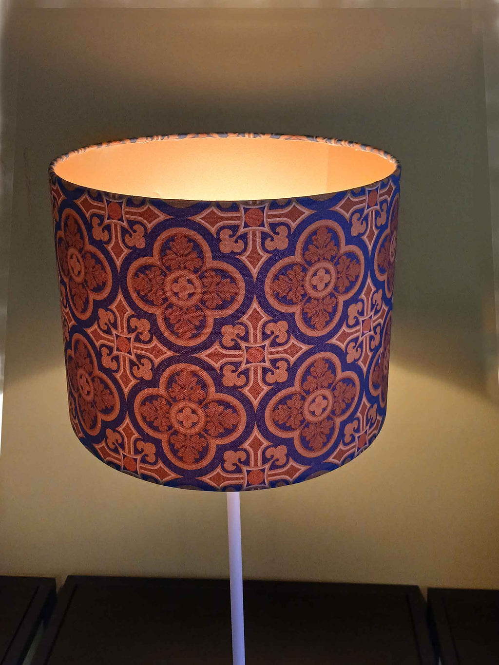 Lampenschirm, Muster "Herrenhaus.  30/40cm x 23cm, Navy/Brauntöne, Innenseite in mattem Goldton