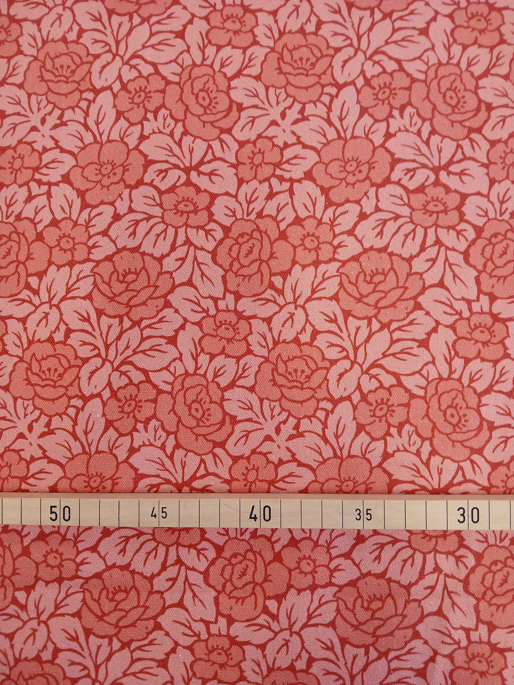 Popeline, Baumwollstoff, GOTS, bio, Meterware, Rosenmuster, lachsfarbig-rot-dunkelrot, Webware, Blusen- und Hemdenstoff, Futterstoff, Trachten, Patchwork