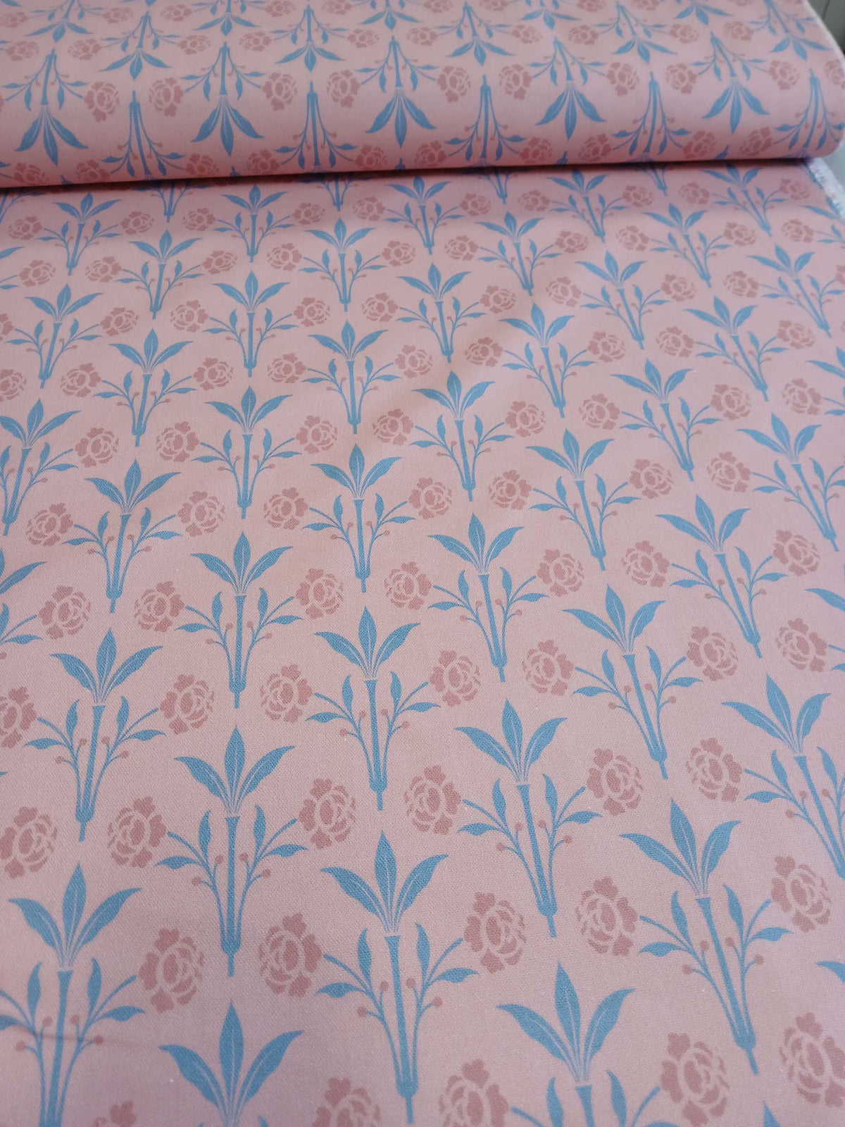 Halbpanama, Meterware, Baumwollstoff, Motiv "Erker", Farbstellung "Hortensie" (Altrosa), Gründerzeitliches/viktorianisches Muster, Trachten, Dirndl, Kissenhülle, Tischdecke, Kissen, Taschen