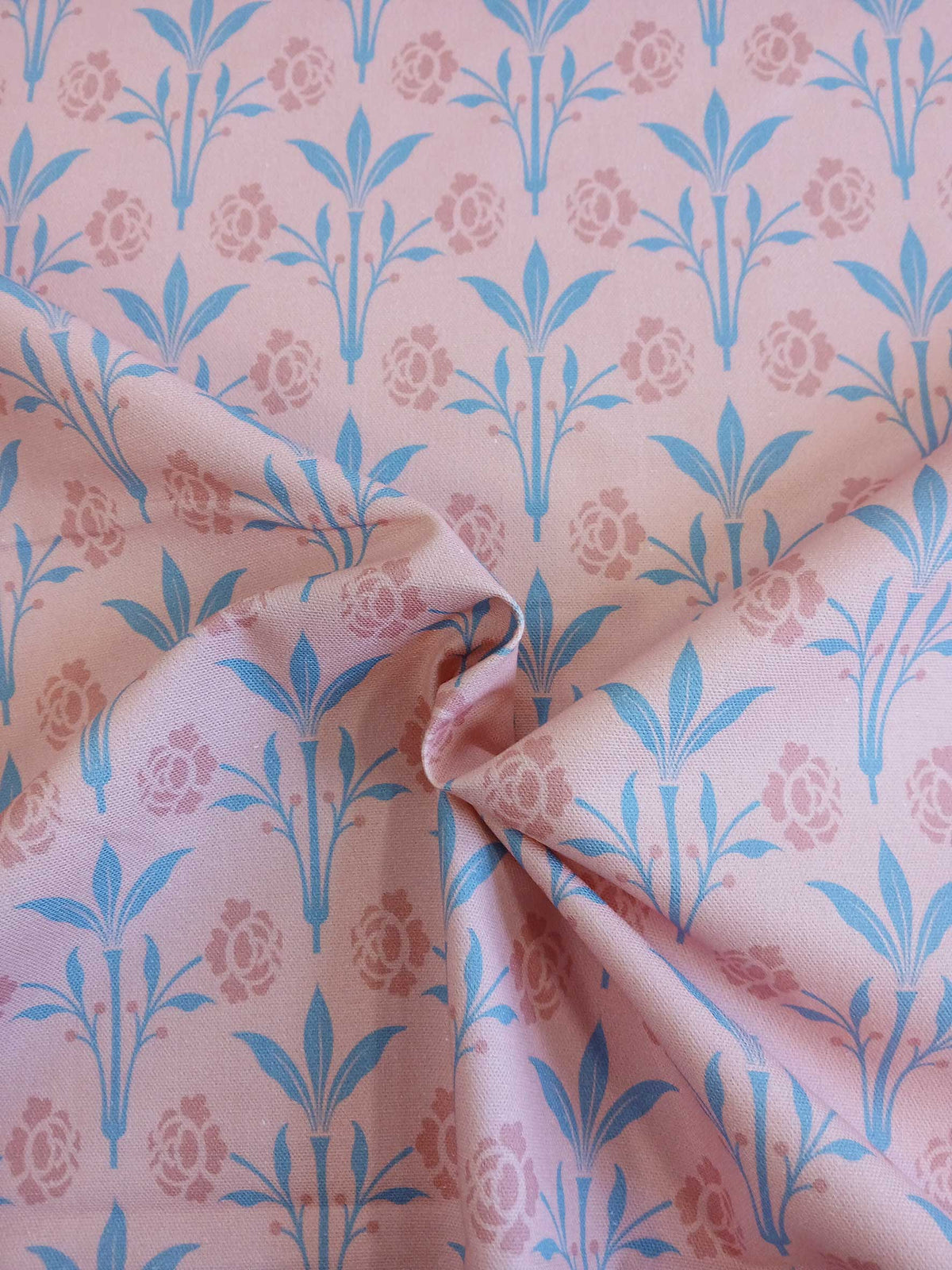 Halbpanama, Meterware, Baumwollstoff, Motiv "Erker", Farbstellung "Hortensie" (Altrosa), Gründerzeitliches/viktorianisches Muster, Trachten, Dirndl, Kissenhülle, Tischdecke, Kissen, Taschen