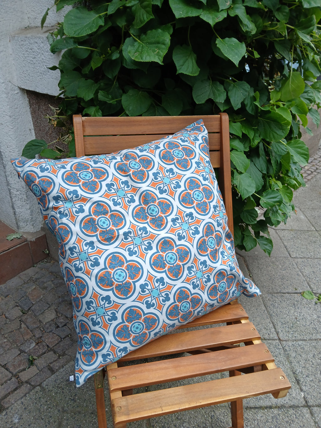 Cushion cover, 50x50cm, with zipper, cotton fabric, Herrenhaus motif, colorway "Light Blue Rock"