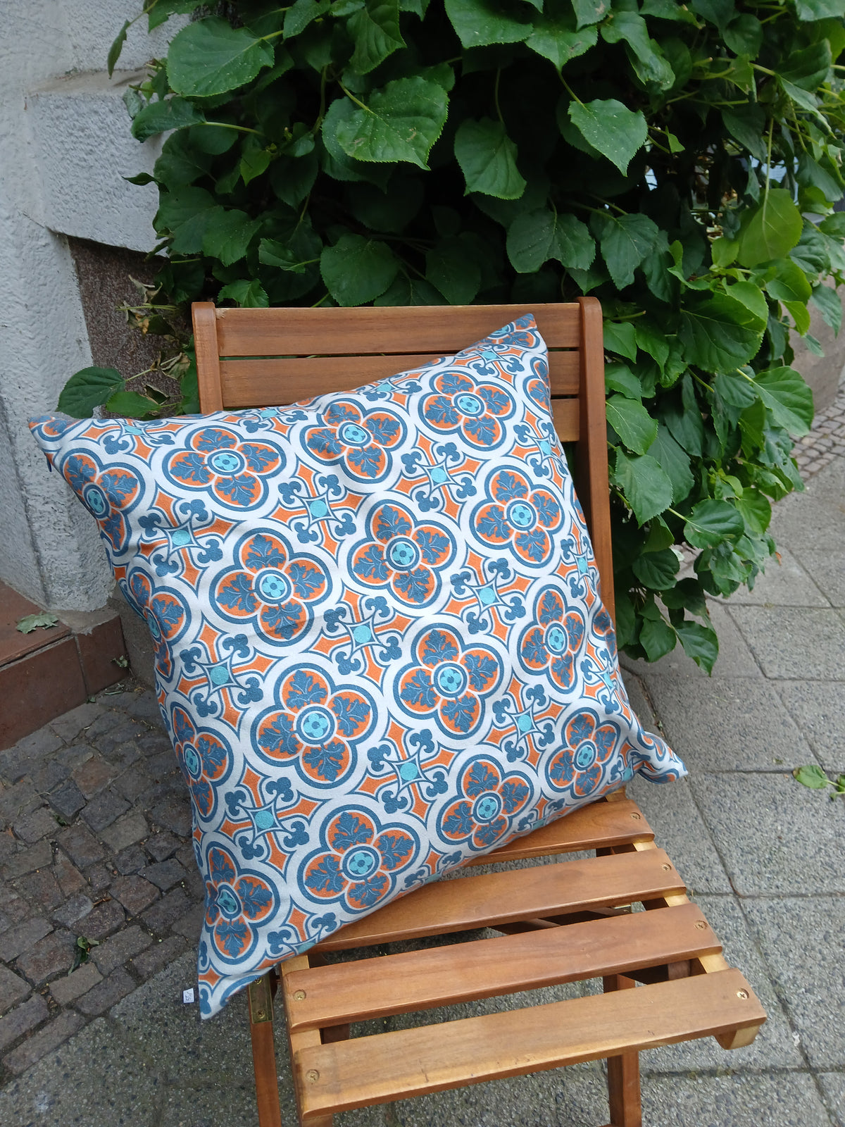 Kissenhülle, 50x50cm, mit Reißverschluß, Baumwollstoff, Motiv Herrenhaus, Farbstellung "Blauer Fels hell"