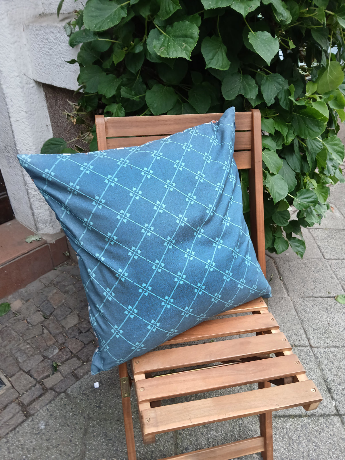 Kissenhülle, 50x50cm, mit Reißverschluß, Baumwollstoff, Motiv Herrenhaus, Farbstellung "Blauer Fels hell"