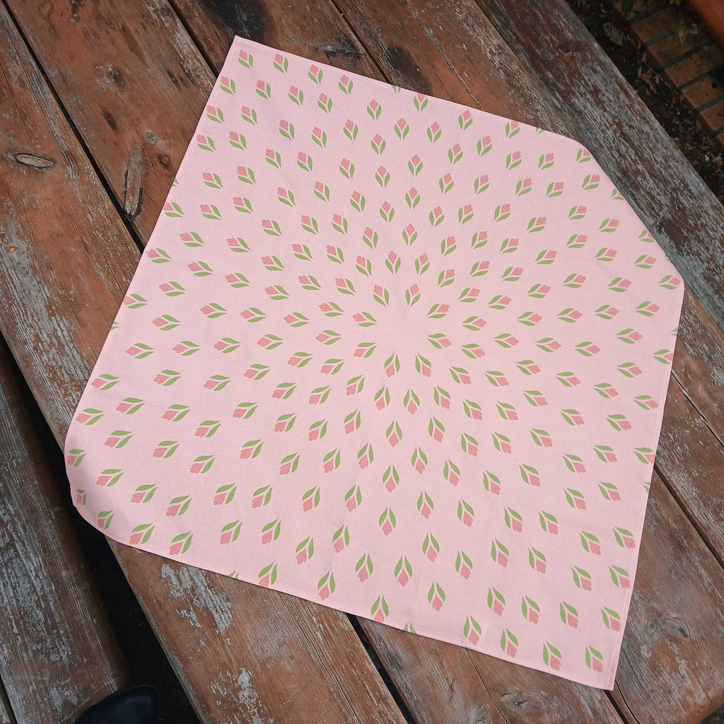 Quadratische Tischdecke,  Mitteldecke, 75x75cm, rosa/lachs/hellgrün Baumwollstoff, Krokus Tulpen