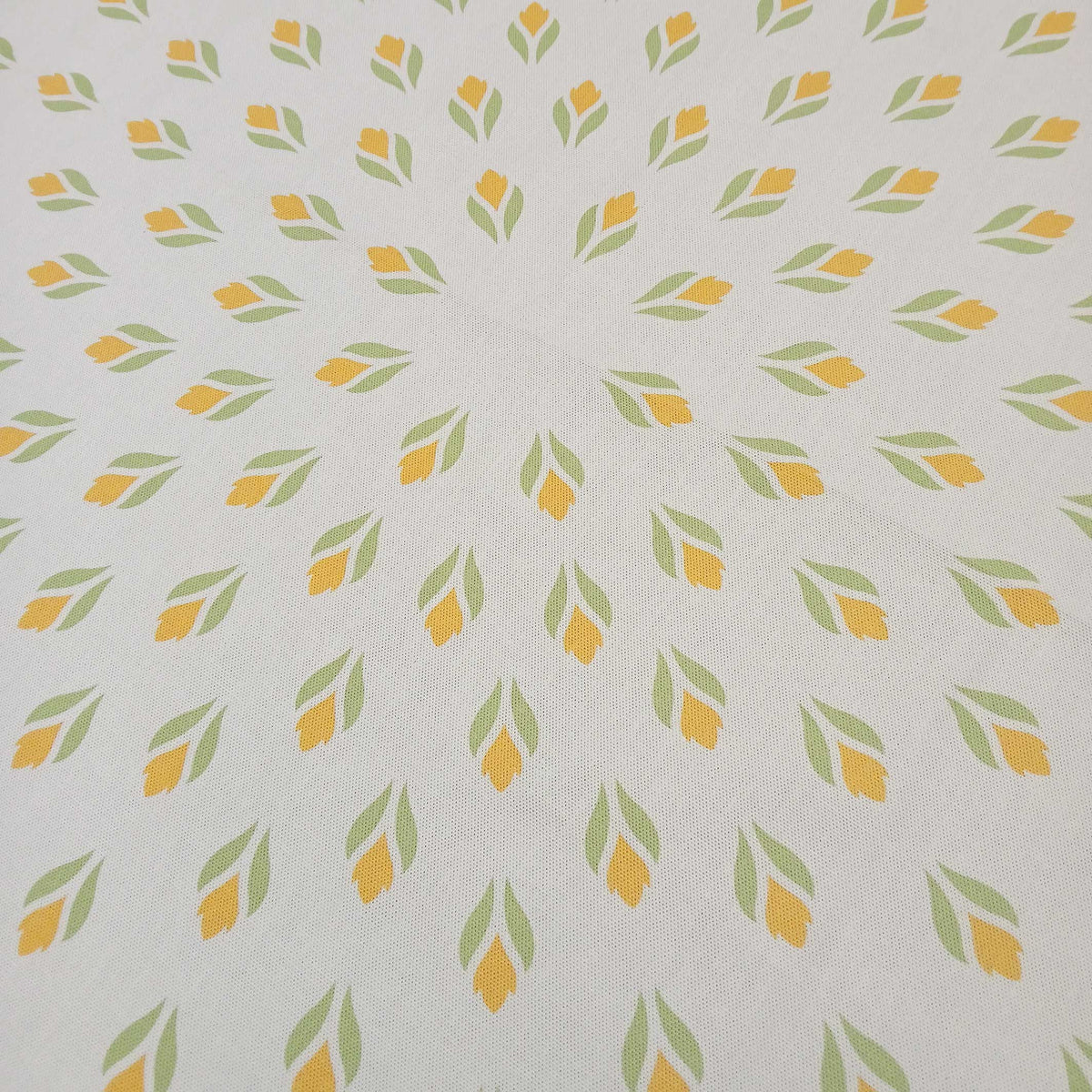Quadratische Tischdecke,  Mitteldecke, 75x75cm, weiss, gelb, hellgrün, Baumwollstoff, Krokus Tulpen