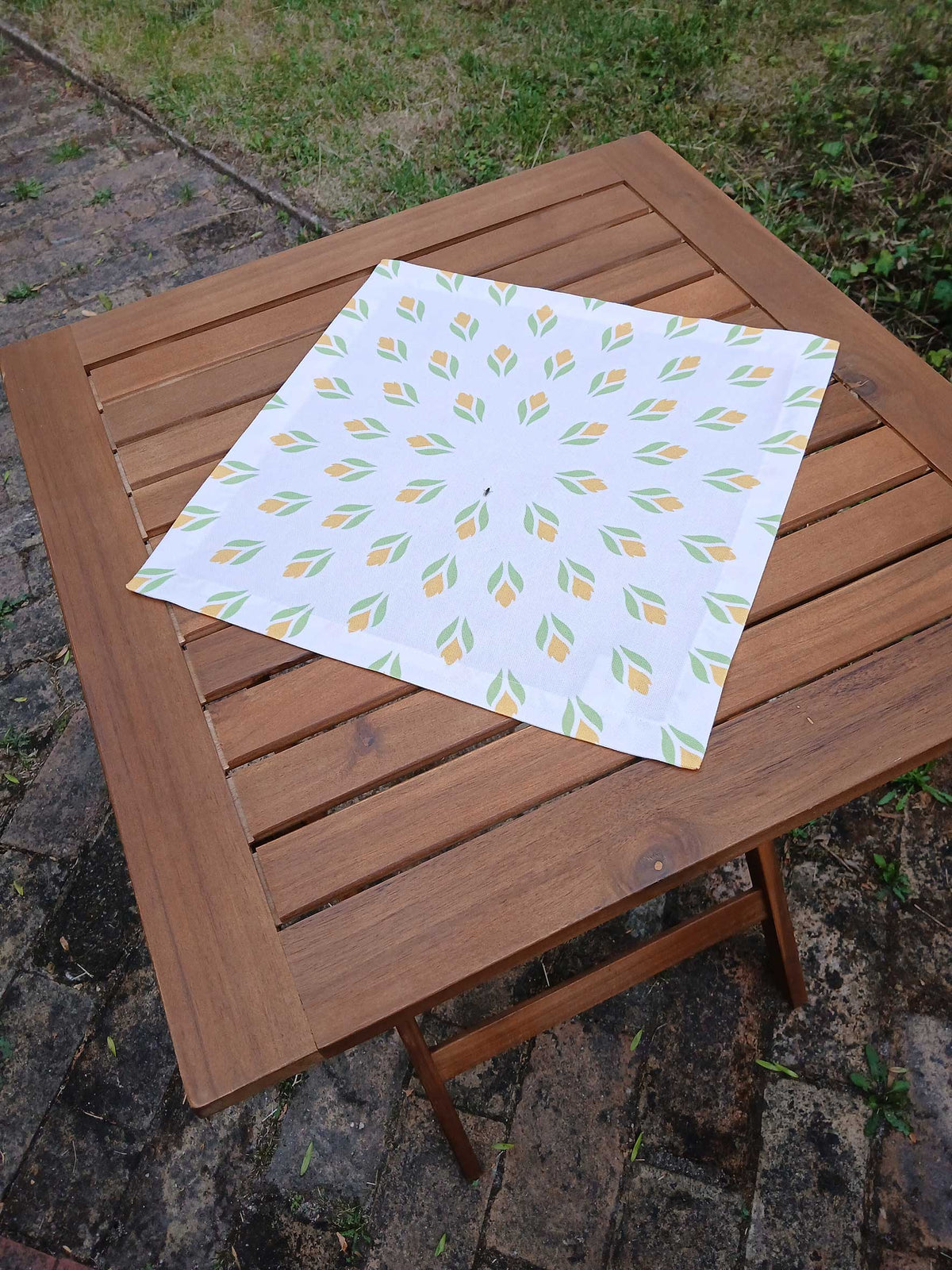 Cloth napkin, 40x40cm, 100% cotton, white, crocuses, light green/yellow, with 25mm envelope hem, placemat