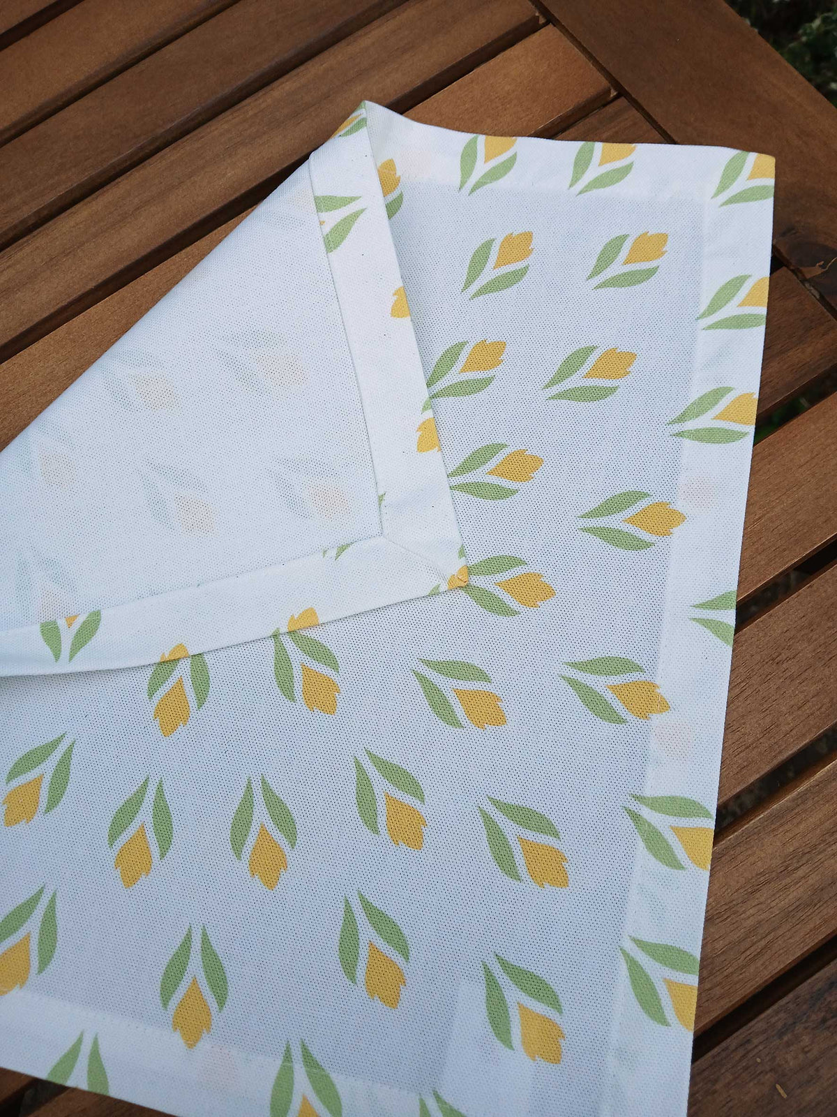 Cloth napkin, 40x40cm, 100% cotton, white, crocuses, light green/yellow, with 25mm envelope hem, placemat