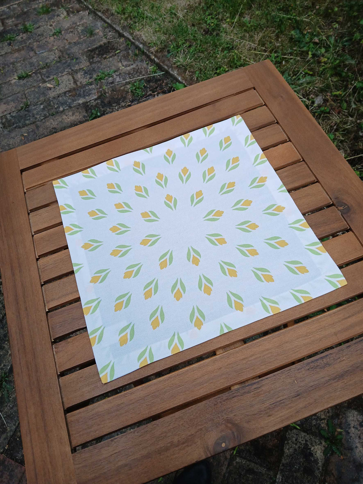 Cloth napkin, 40x40cm, 100% cotton, white, crocuses, light green/yellow, with 25mm envelope hem, placemat