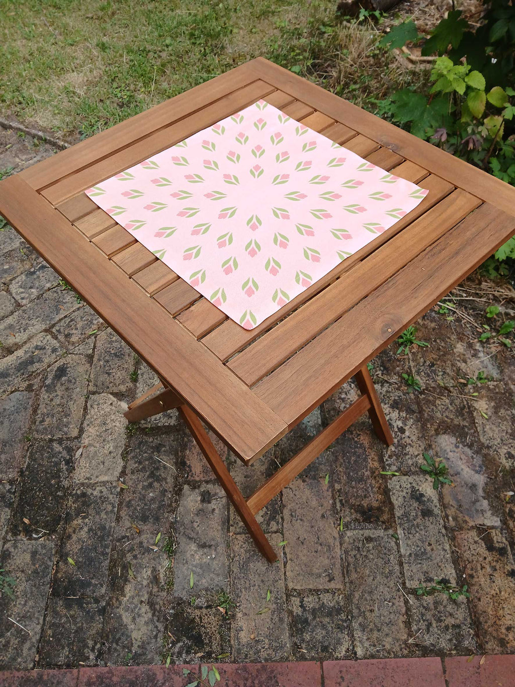 Fabric napkin, 40x40cm, 100% cotton, pink, crocuses, light green/salmon, with 25mm mitered hem, table runner