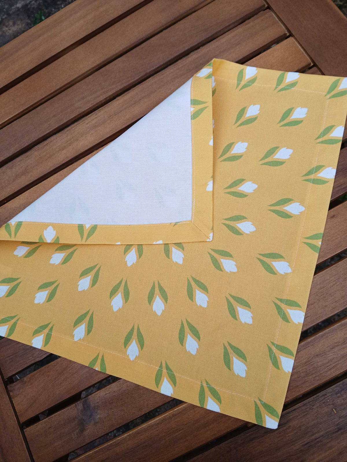 Fabric napkin, 40x40cm, 100% cotton, yellow, crocuses, white/green, with 25mm mitered hem, table runner