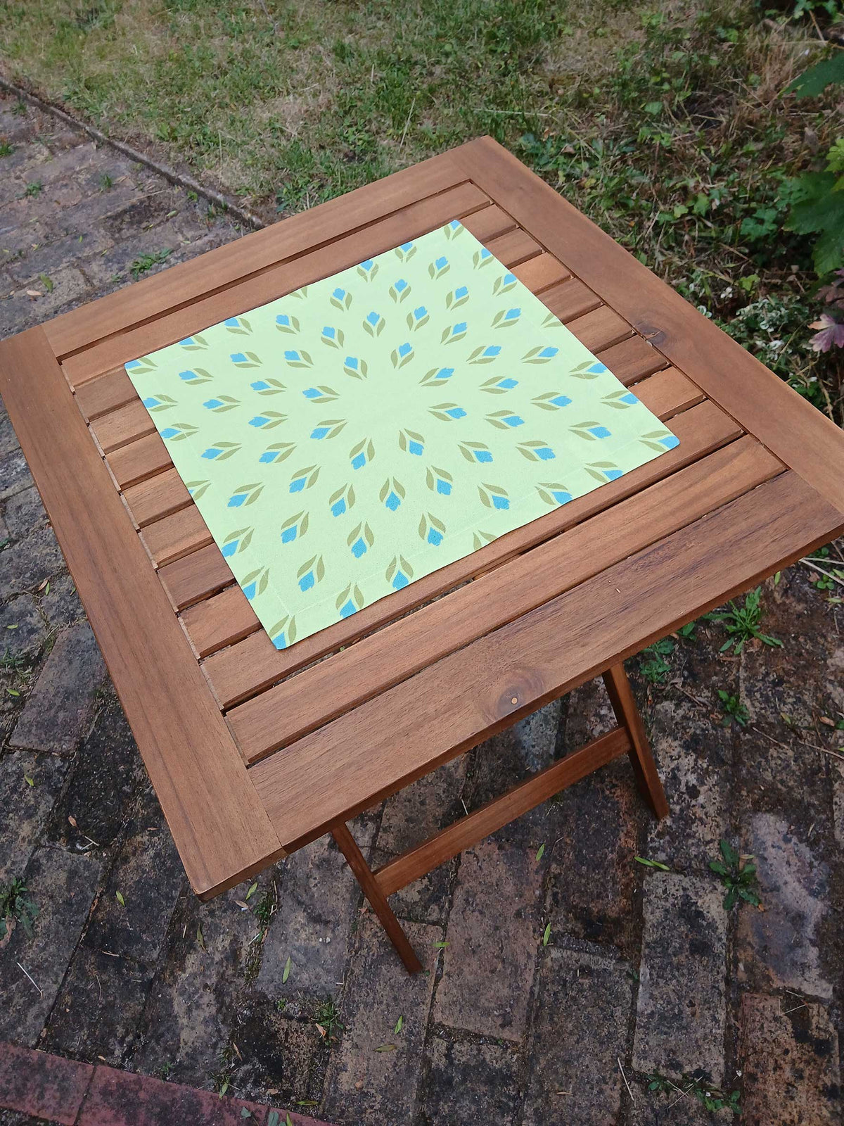 Fabric napkin, 40x40cm, 100% cotton, light green, crocuses, green/turquoise, with 25mm mitered hem, table runner