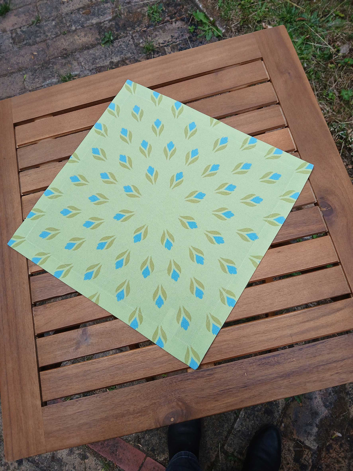Fabric napkin, 40x40cm, 100% cotton, light green, crocuses, green/turquoise, with 25mm mitered hem, table runner