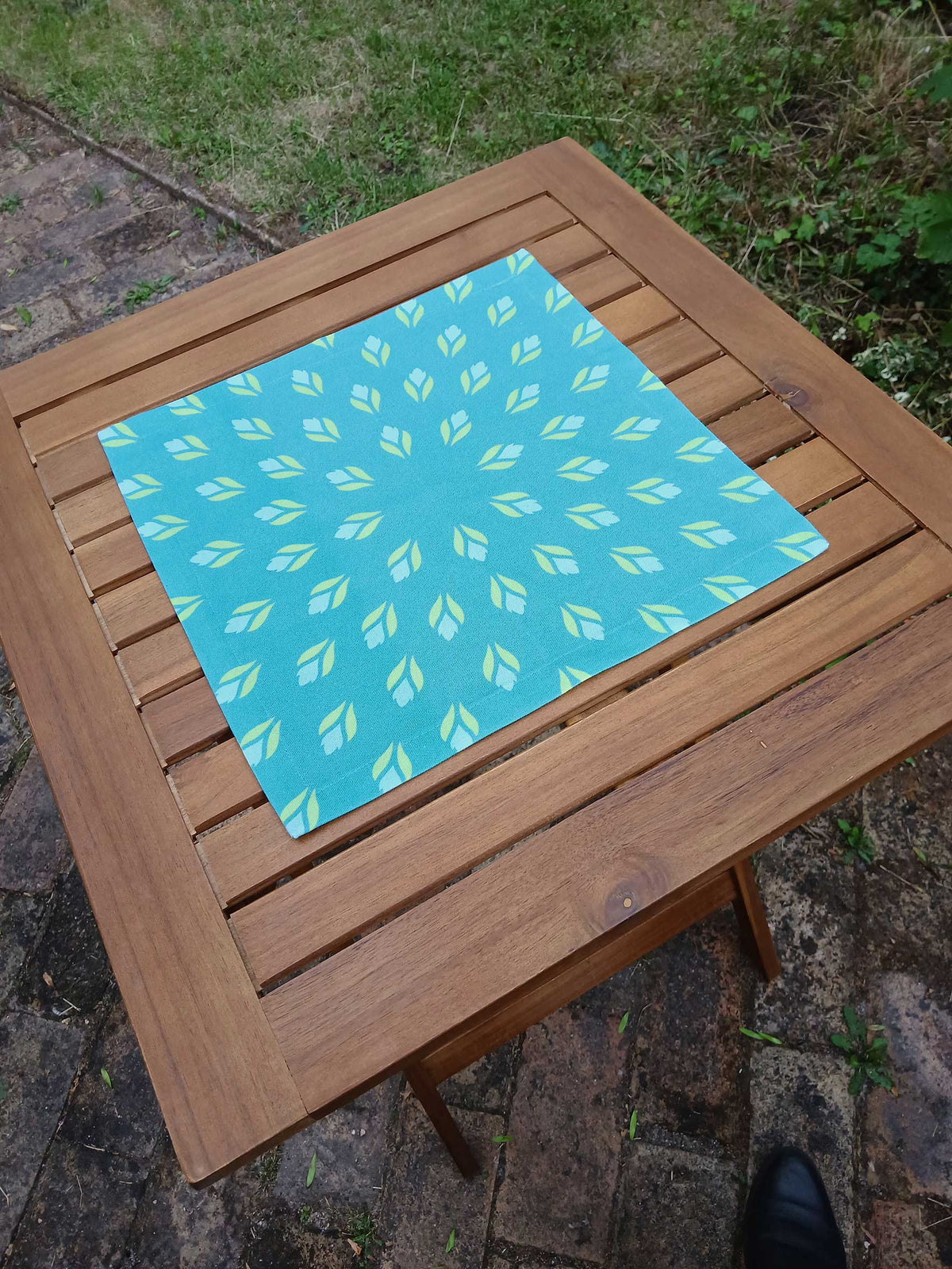 Fabric napkin, 40x40cm, 100% cotton, turquoise/light blue, crocuses, light green/light blue, with 25mm envelope hem, table runner